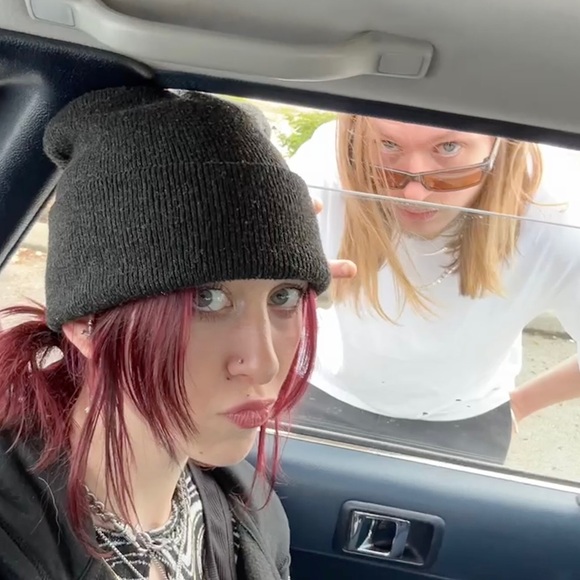 🐱 & 🐰 - Picture 2 of 3